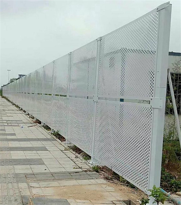 防风冲孔围挡建筑工地,冲孔彩钢板价格